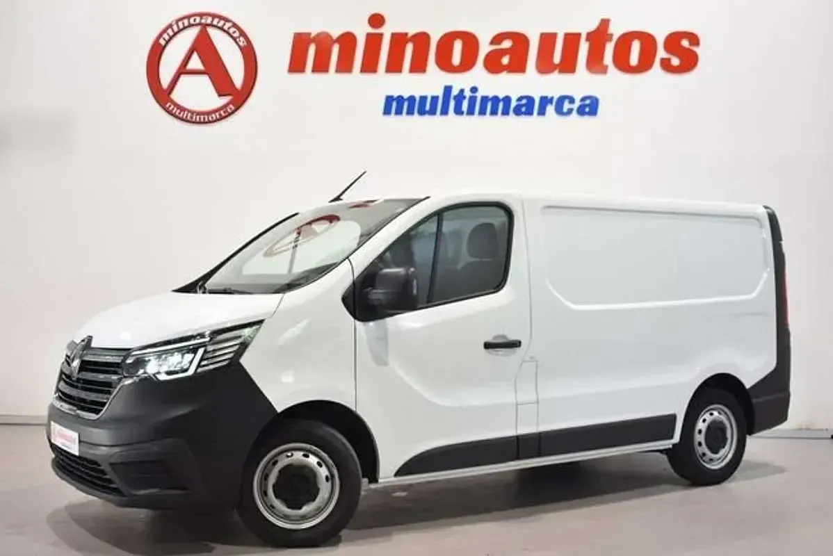 Usado Renault Trafic 114 CV (83 kW) 2022 Blanco Monovolumen