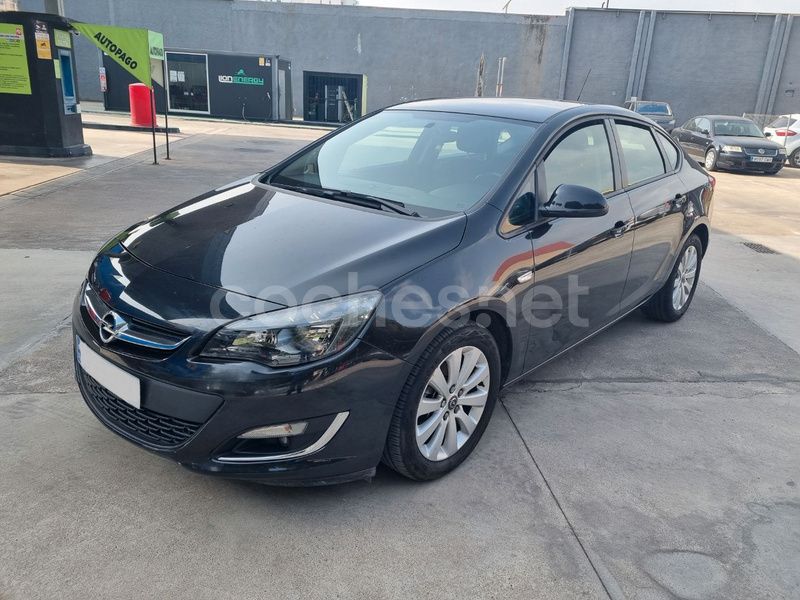 Negro Usado 2013 Opel Astra Selective Berlina | 7200 € (Precio justo) - Imagen 1/4