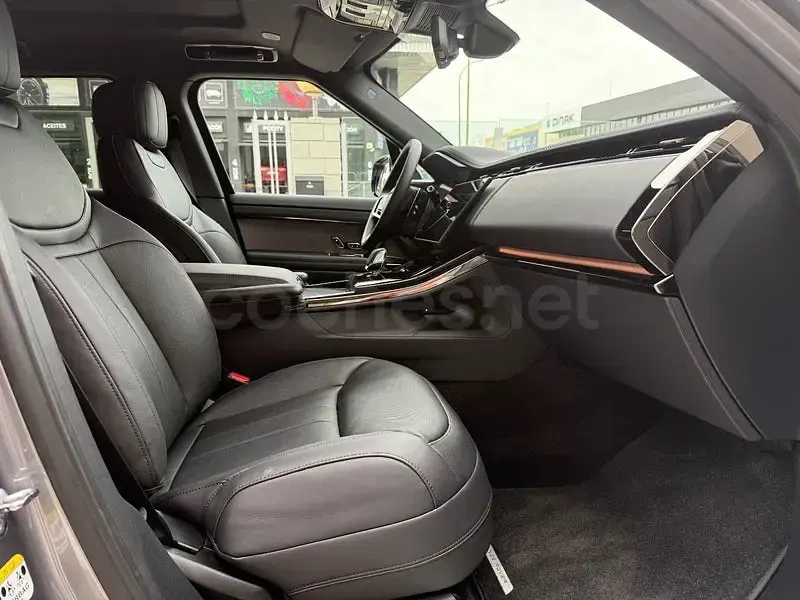 Usado Land Rover Range Rover Sport HSE Dynamic 460 CV (338 kW) 2025 Gris / plata SUV