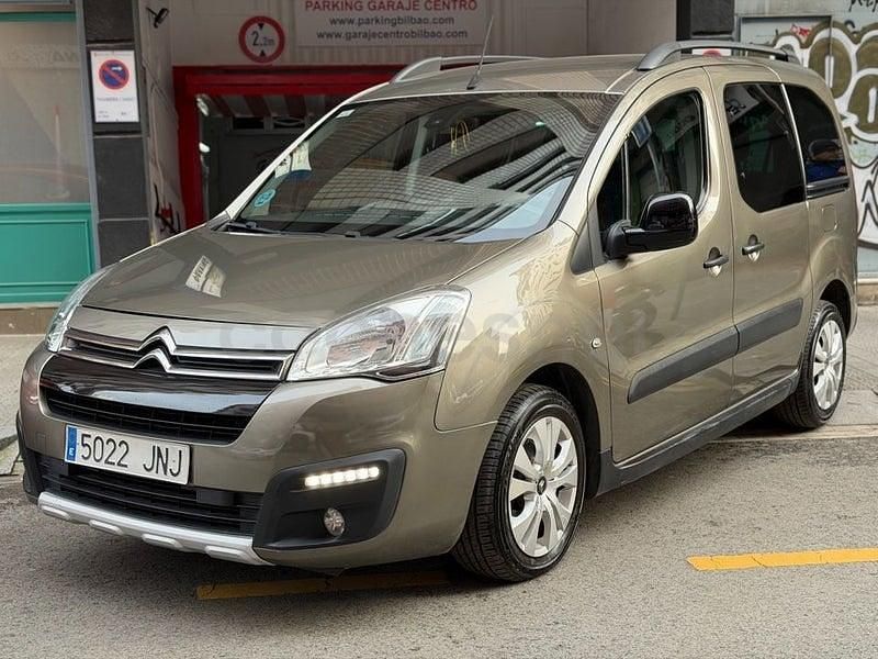 Usado Citroën Berlingo Feel 100 CV (73 kW) 2016 Marrón Monovolumen