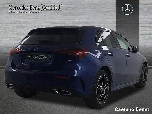 Usado Mercedes A250 AMG line 218 CV (160 kW) 2024 Azul espectra