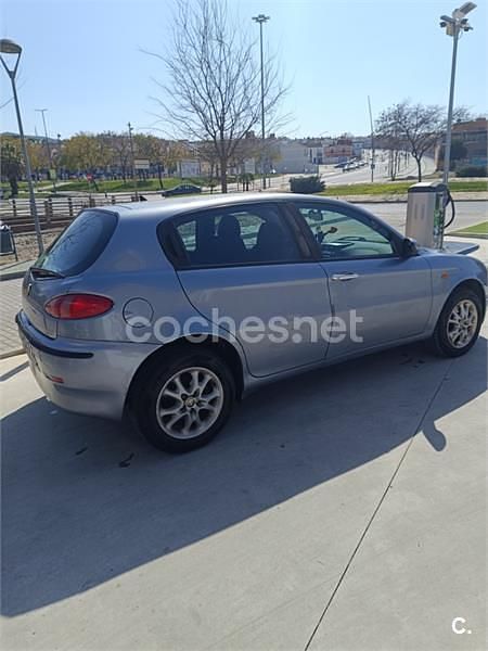 Usado Alfa Romeo 147 Progression 115 CV (84 kW) 2003 Gris / plata Utilitario