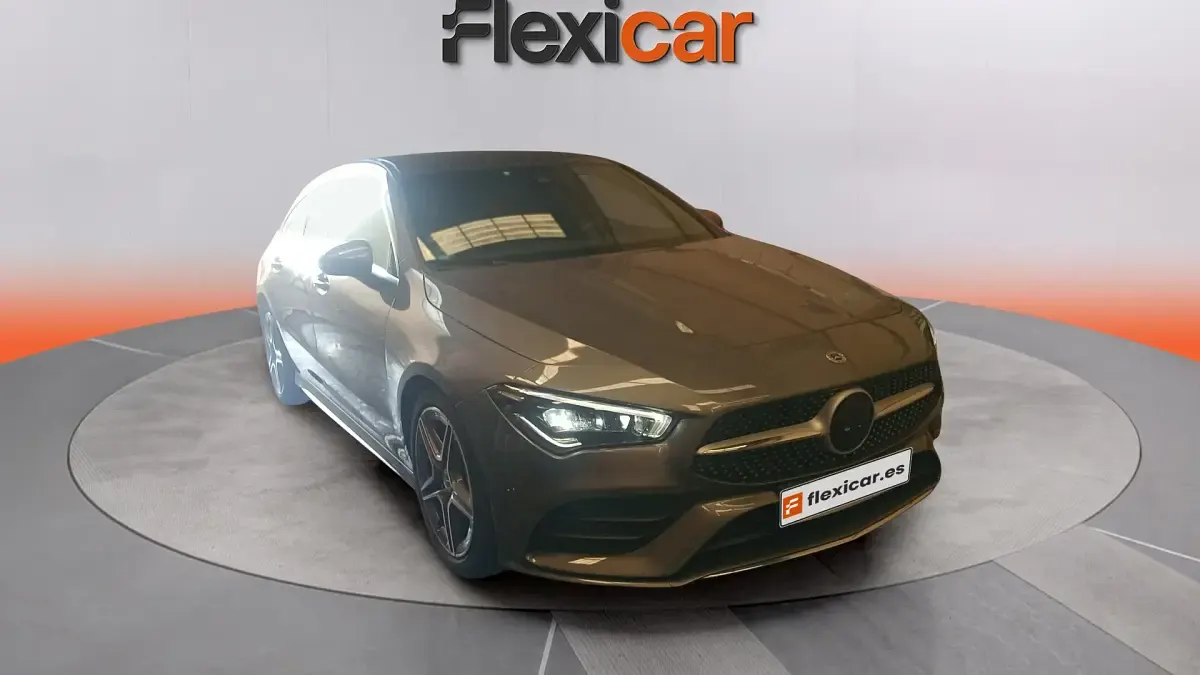 Usado Mercedes CLA200 Shooting Brake 150 CV (110 kW) 2021 Gris Familiar