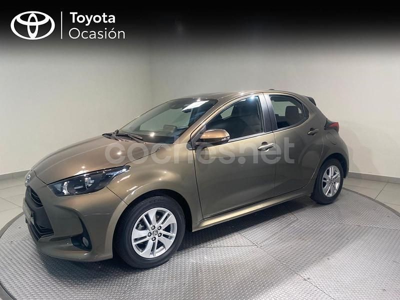 Marrón Usado 2024 Toyota Yaris Berlina | 17.900 € (Buen precio) - Imagen 1/4