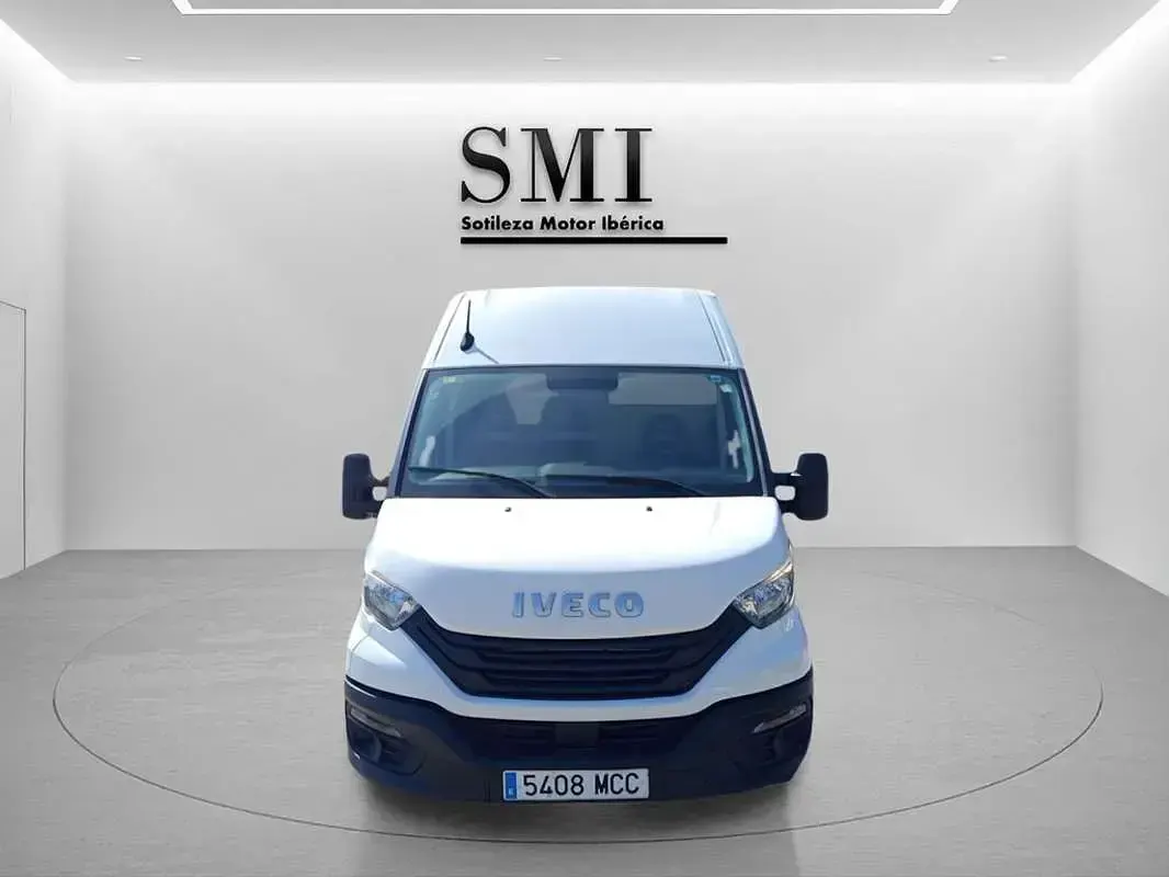Usado Iveco Daily 156 CV (114 kW) 2022 Blanco Van