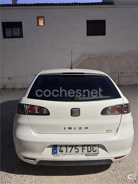 Usado Seat Ibiza Reference 80 CV (58 kW) 2006 Blanco Berlina