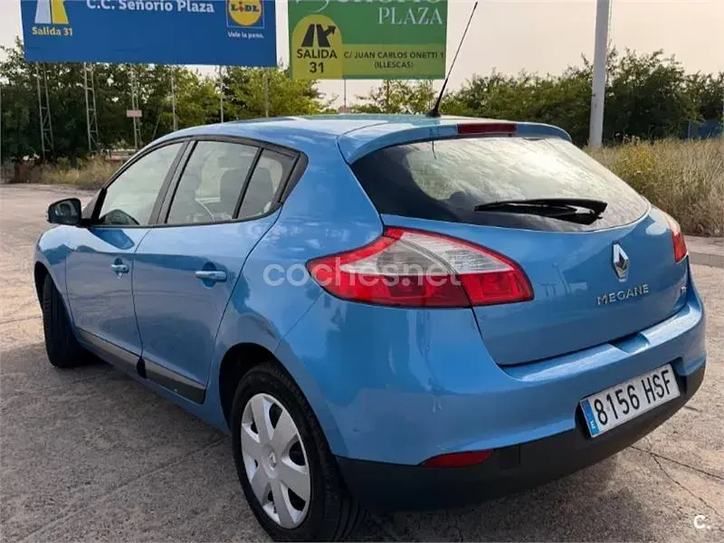 Usado Renault Mégane III Dynamique 115 CV (84 kW) 2013 Azul Berlina