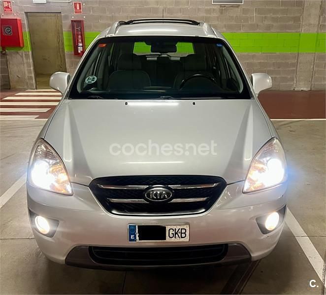 Usado Kia Carens Active 140 CV (102 kW) 2008 Gris / plata Monovolumen