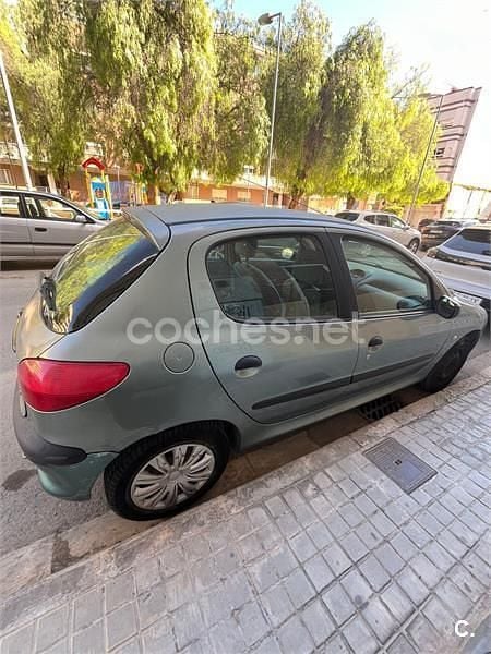 Usado Peugeot 206 75 CV (55 kW) 2001 Verde Berlina