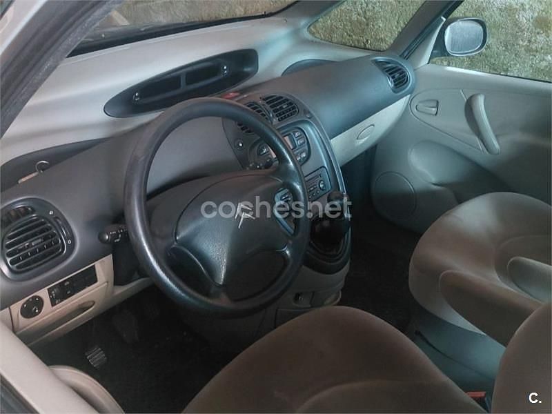 Usado Citroën Xsara Picasso 90 CV (66 kW) 2003 Beige Monovolumen