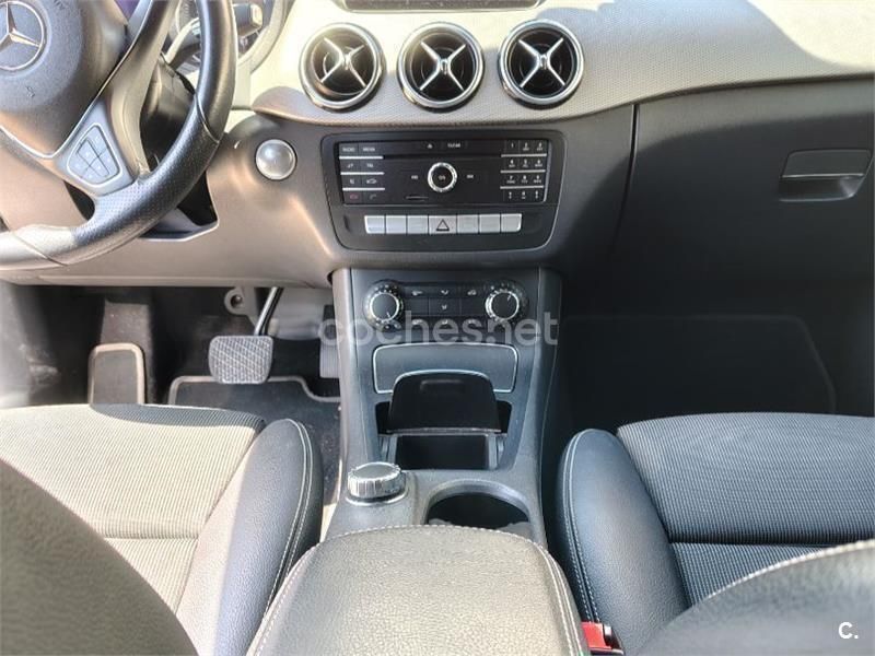 Gris / plata Usado 2018 Mercedes B180 Monovolumen | 18.900 € (Precio justo) - Imagen 1/4