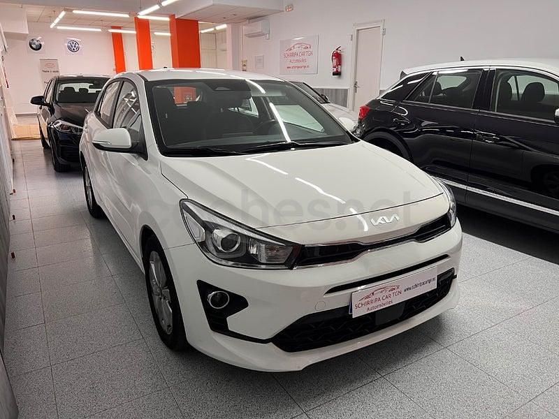 Usado Kia Rio 84 CV (61 kW) 2023 Blanco Berlina