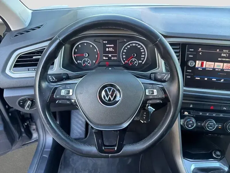 Usado VW T-Roc Advance 110 CV (80 kW) 2022 Gris / plata SUV