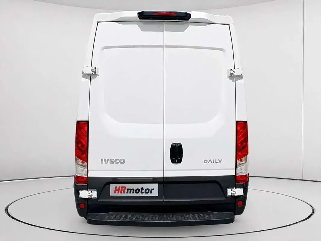 Usado Iveco Daily 136 CV (100 kW) 2022 Blanco Van