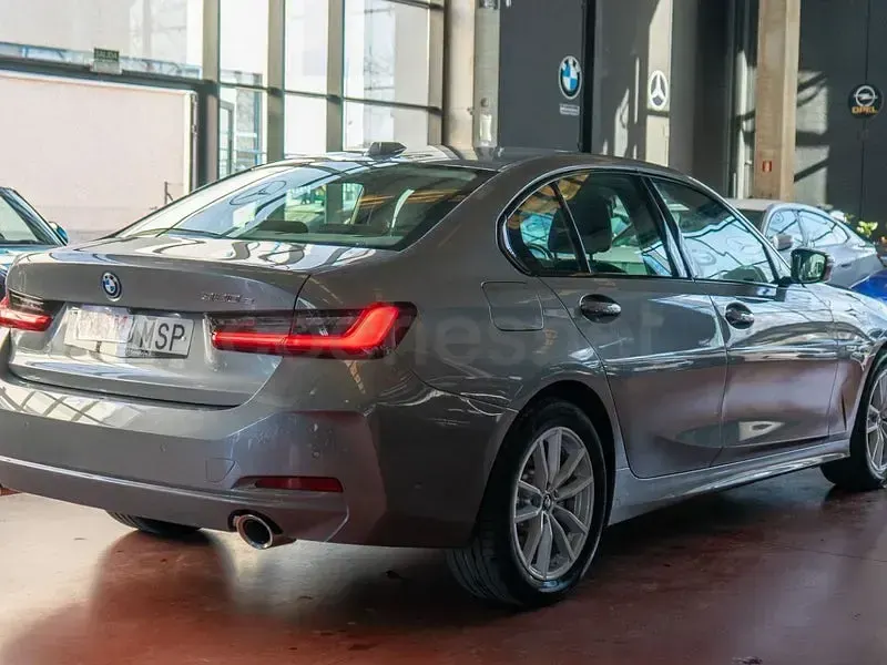 Usado BMW 320e Shadowline 204 CV (150 kW) 2024 Gris / plata Berlina