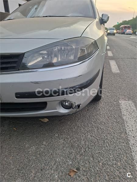 Usado Renault Laguna III Dynamique 130 CV (95 kW) 2007 Verde Berlina