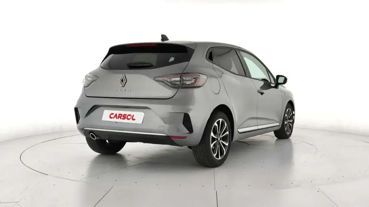 Usado Renault Clio Techno 101 CV (74 kW) 2025 Gris Utilitario