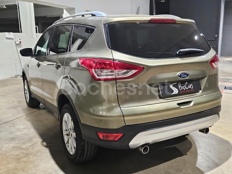 Usado Ford Kuga Titanium 120 CV (88 kW) 2015 Beige SUV