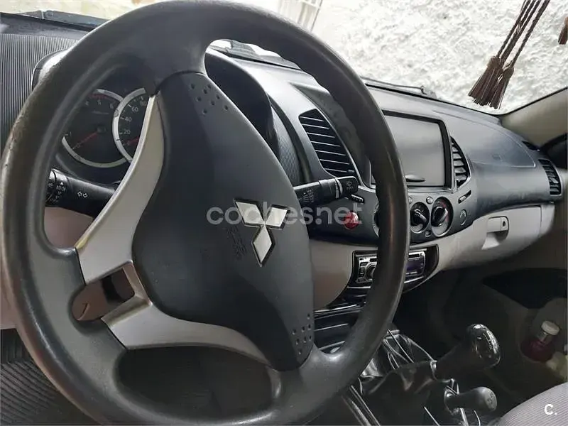 Usado Mitsubishi L200 Intense+ 136 CV (100 kW) 2010 Gris / plata Pickup/Camioneta