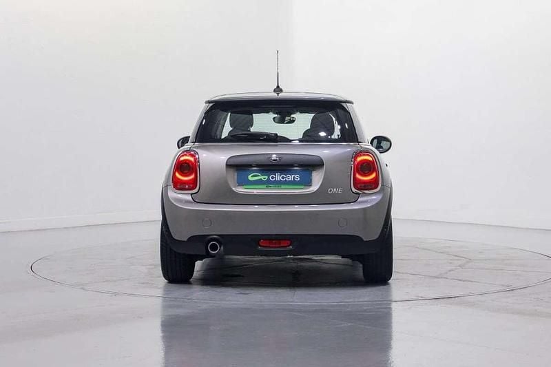 Usado Mini ONE 102 CV (75 kW) 2020 Gris Utilitario
