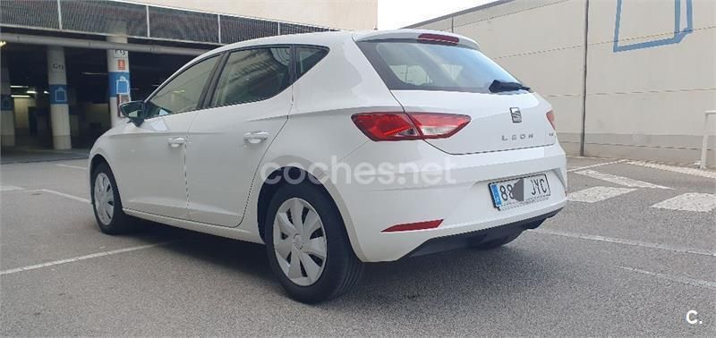 Usado Seat Leon Style 110 CV (80 kW) 2017 Blanco Berlina