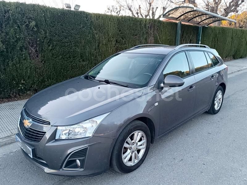 Usado Chevrolet Cruze LT 163 CV (119 kW) 2014 Gris / plata Familiar