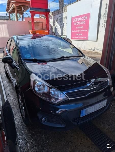 Negro Usado 2014 Kia Rio Berlina | 6900 € (Precio justo) - Imagen 1/4