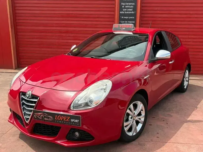 Usado Alfa Romeo Giulietta Distinctive 105 CV (77 kW) 2013 Rojo Utilitario