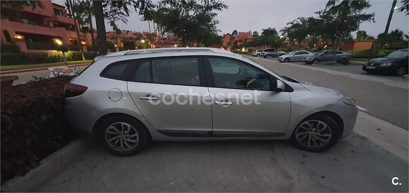 Usado Renault Mégane GrandTour Dynamique 105 CV (77 kW) 2009 Gris / plata Familiar