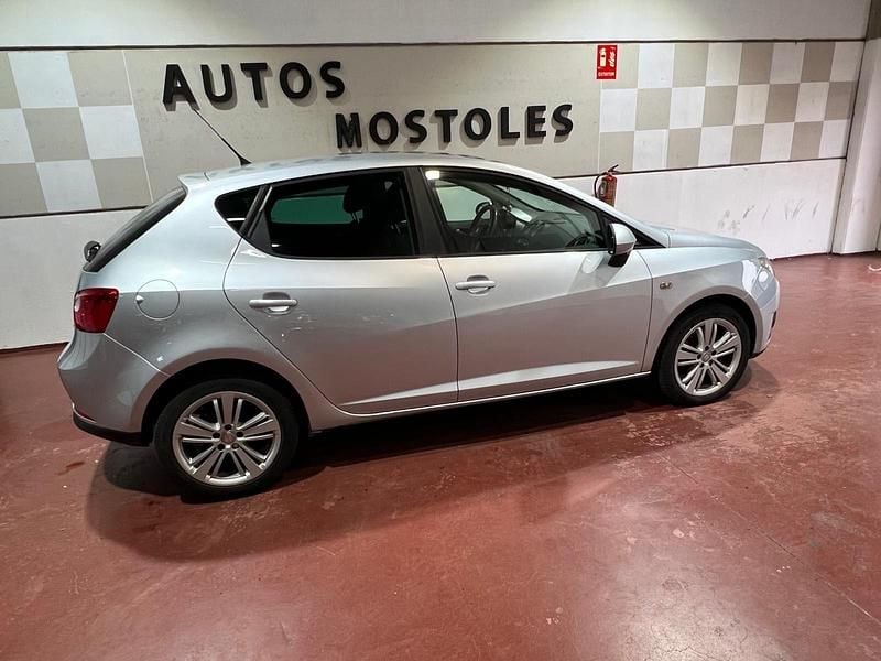Usado Seat Ibiza Style 90 CV (66 kW) 2011 Gris / plata Berlina