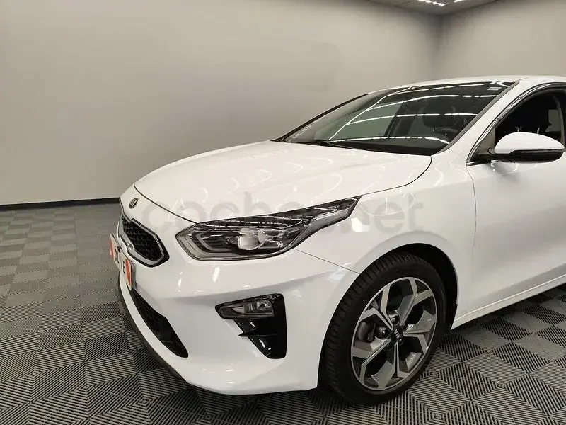 Usado Kia Ceed 136 CV (100 kW) 2021 Blanco Utilitario