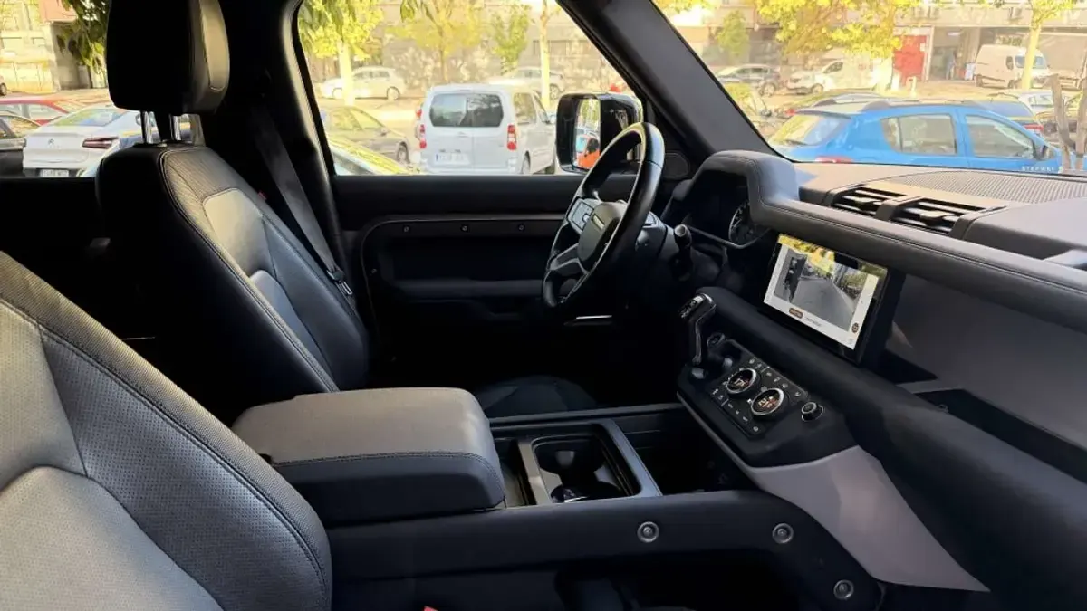 Usado Land Rover Defender Dynamic 200 CV (147 kW) 2022 Gris SUV