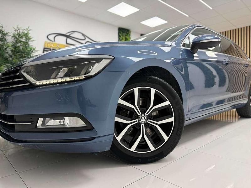 Usado VW Passat Advance 150 CV (110 kW) 2017 Azul Familiar
