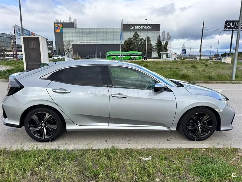 Usado Honda Civic Elegance 120 CV (88 kW) 2018 Gris / plata Berlina