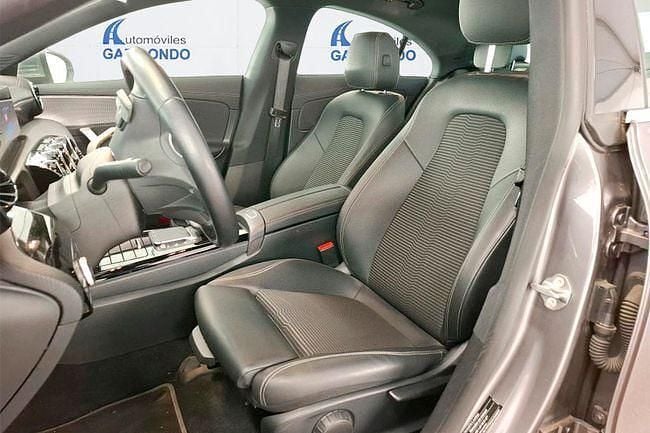 Usado Mercedes CLA180 114 CV (83 kW) 2021 Gris Berlina