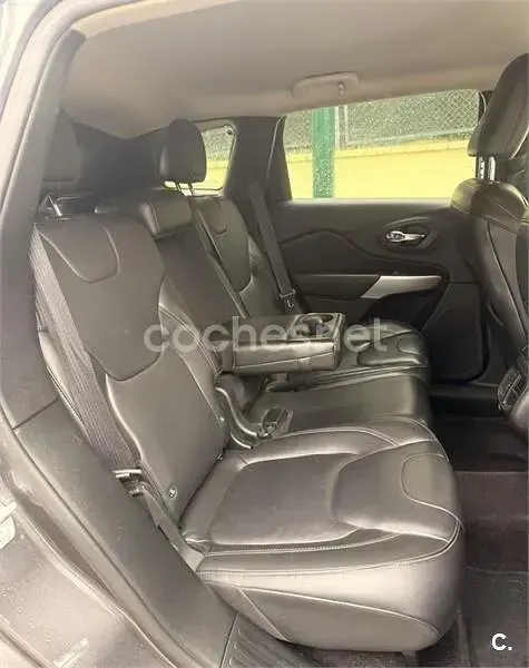 Usado Jeep Cherokee Night Eagle 185 CV (136 kW) 2018 Gris / plata SUV