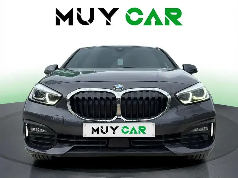 Usado BMW 118 Comfort Edition 150 CV (110 kW) 2020 Gris / plata Utilitario