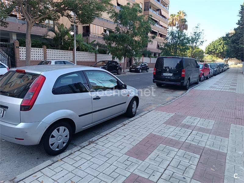 Usado Ford Fiesta 80 CV (58 kW) 2005 Gris / plata Coupe