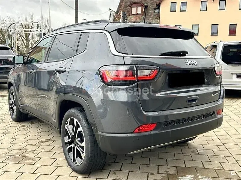 Usado Jeep Compass 130 CV (95 kW) 2022 Gris / plata SUV