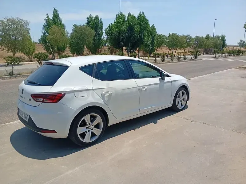 Usado Seat Leon FR 150 CV (110 kW) 2014 Blanco Berlina