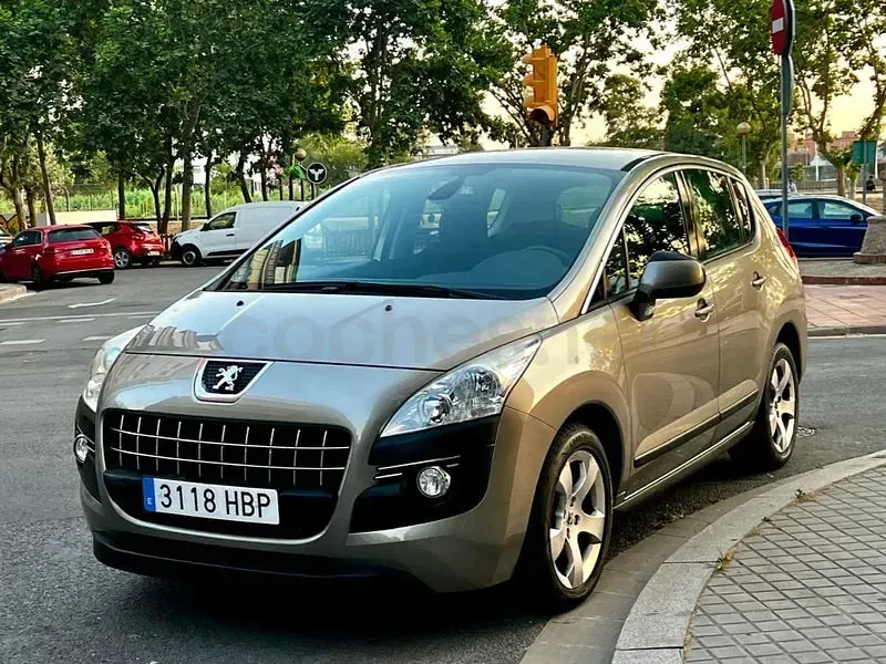 Usado Peugeot 3008 Premium 112 CV (82 kW) 2011 Gris / plata Familiar
