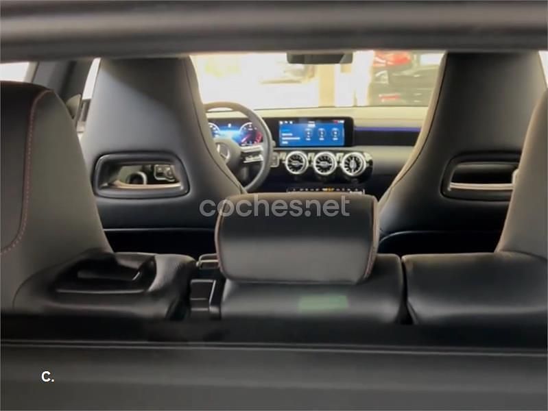Usado Mercedes CLA200 Shooting Brake 150 CV (110 kW) 2024 Negro Familiar