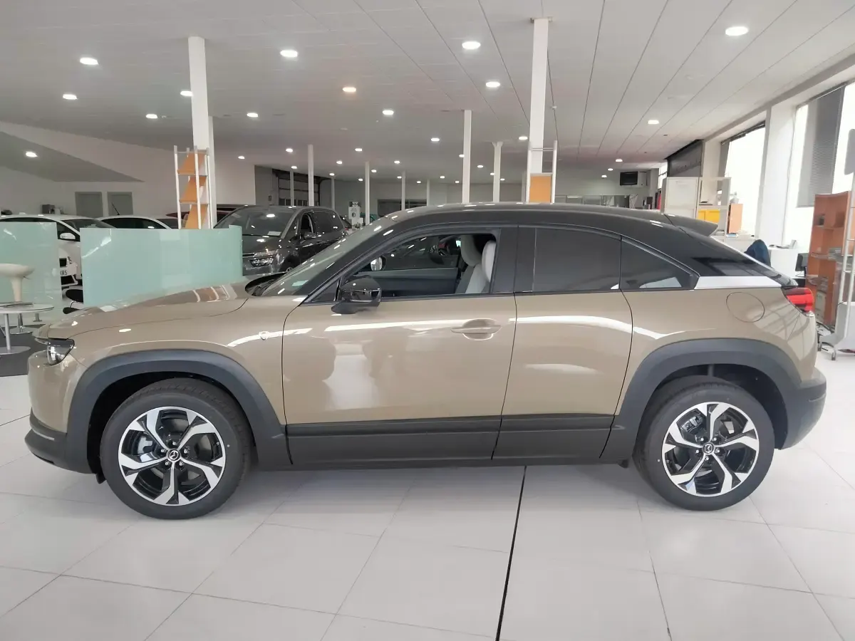 Usado Mazda MX30 Ad'Vantage 125 kW (170 CV) 2024 Beige SUV
