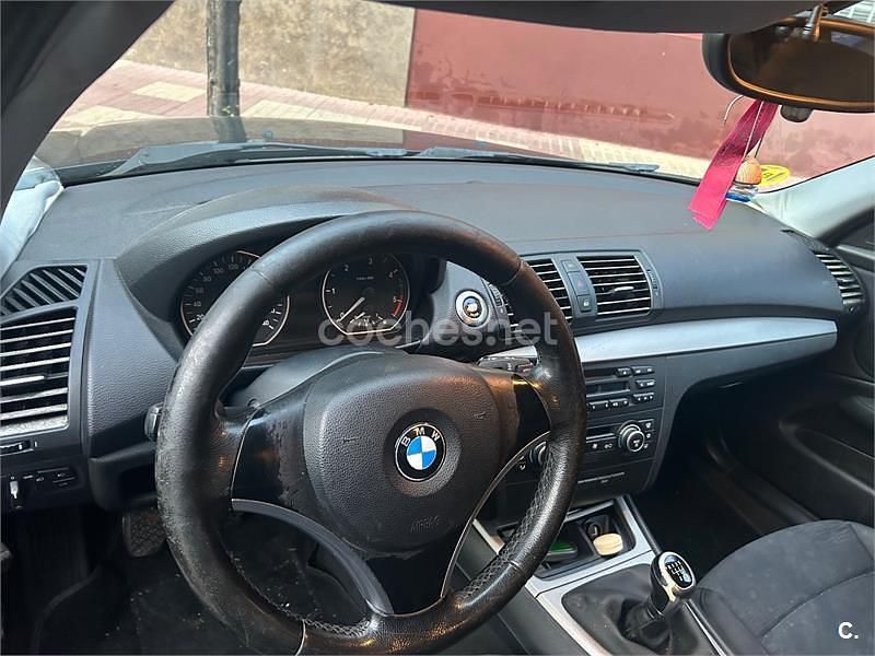 Usado BMW 118 122 CV (89 kW) 2007 Negro Utilitario