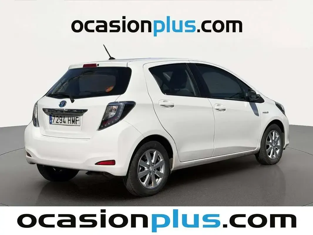 Usado Toyota Yaris Hybrid Advance 99 CV (72 kW) 2012 Blanco Utilitario