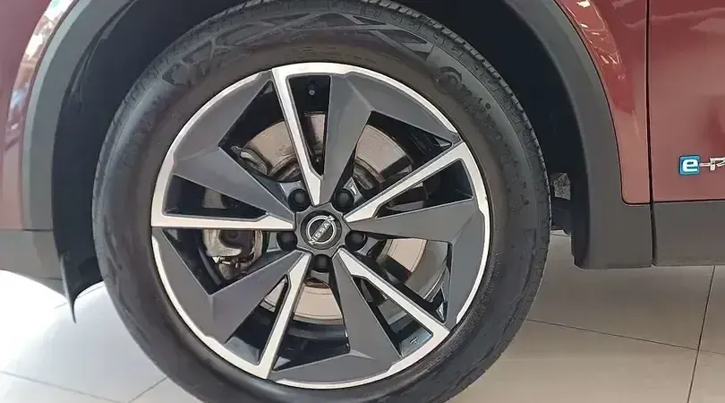 Usado Nissan Qashqai Tekna 190 CV (139 kW) 2023 Burgundy (metalizada) SUV
