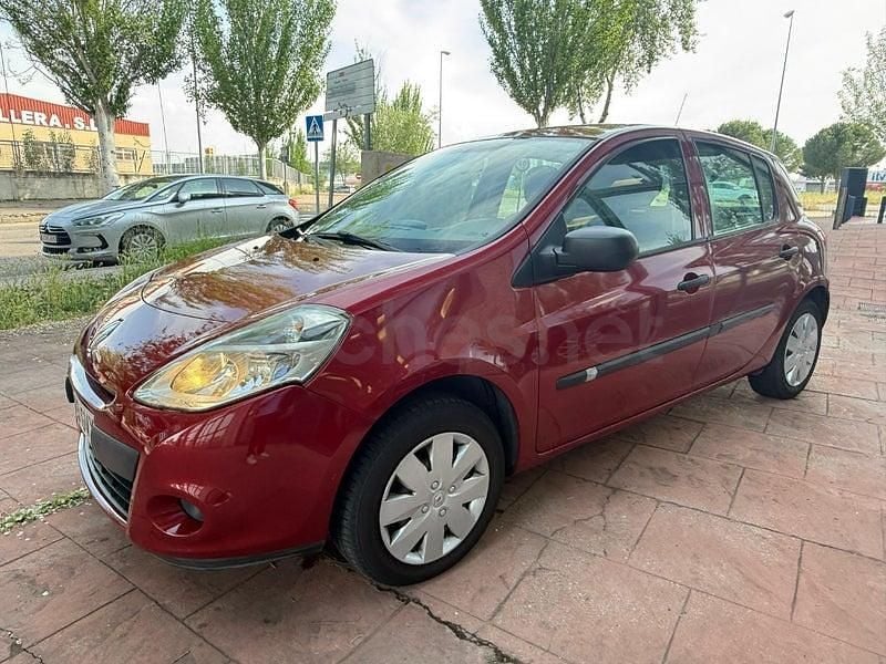 Usado Renault Clio II 75 CV (55 kW) 2010 Granate Berlina