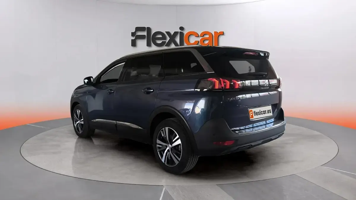 Usado Peugeot 5008 Active 131 CV (96 kW) 2022 Negro SUV