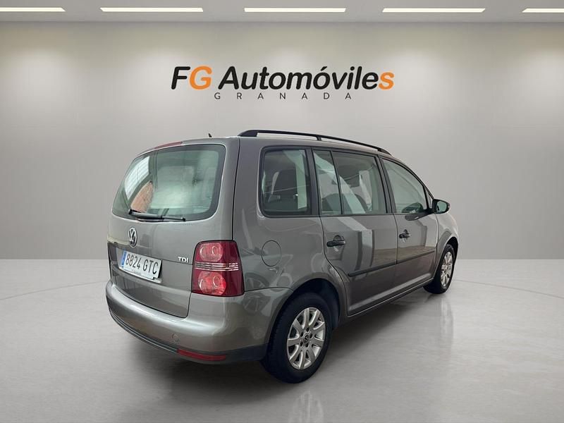 Usado VW Touran Edition 105 CV (77 kW) 2010 Gris Monovolumen