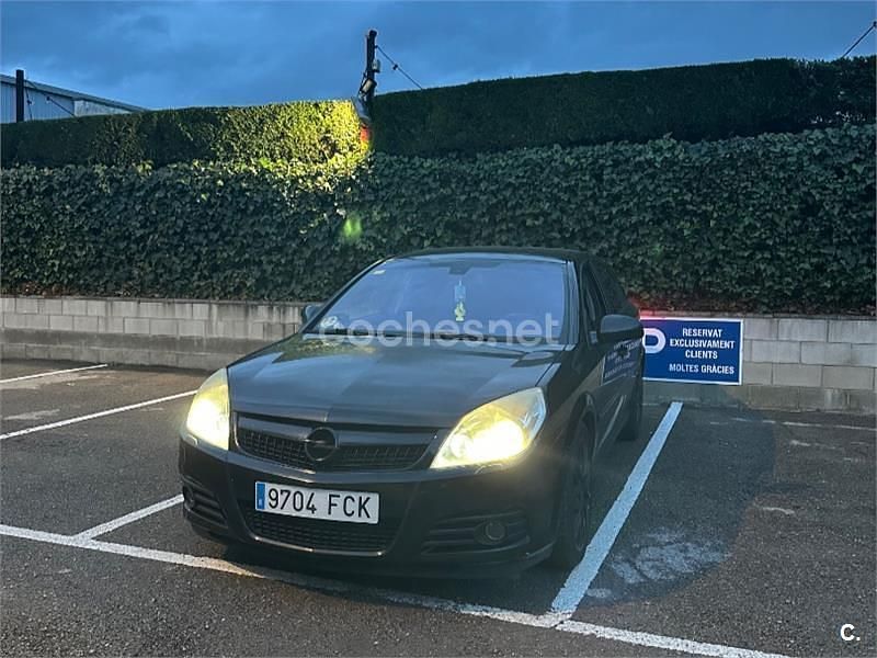 Usado Opel Vectra Sport 184 CV (135 kW) 2006 Negro Berlina